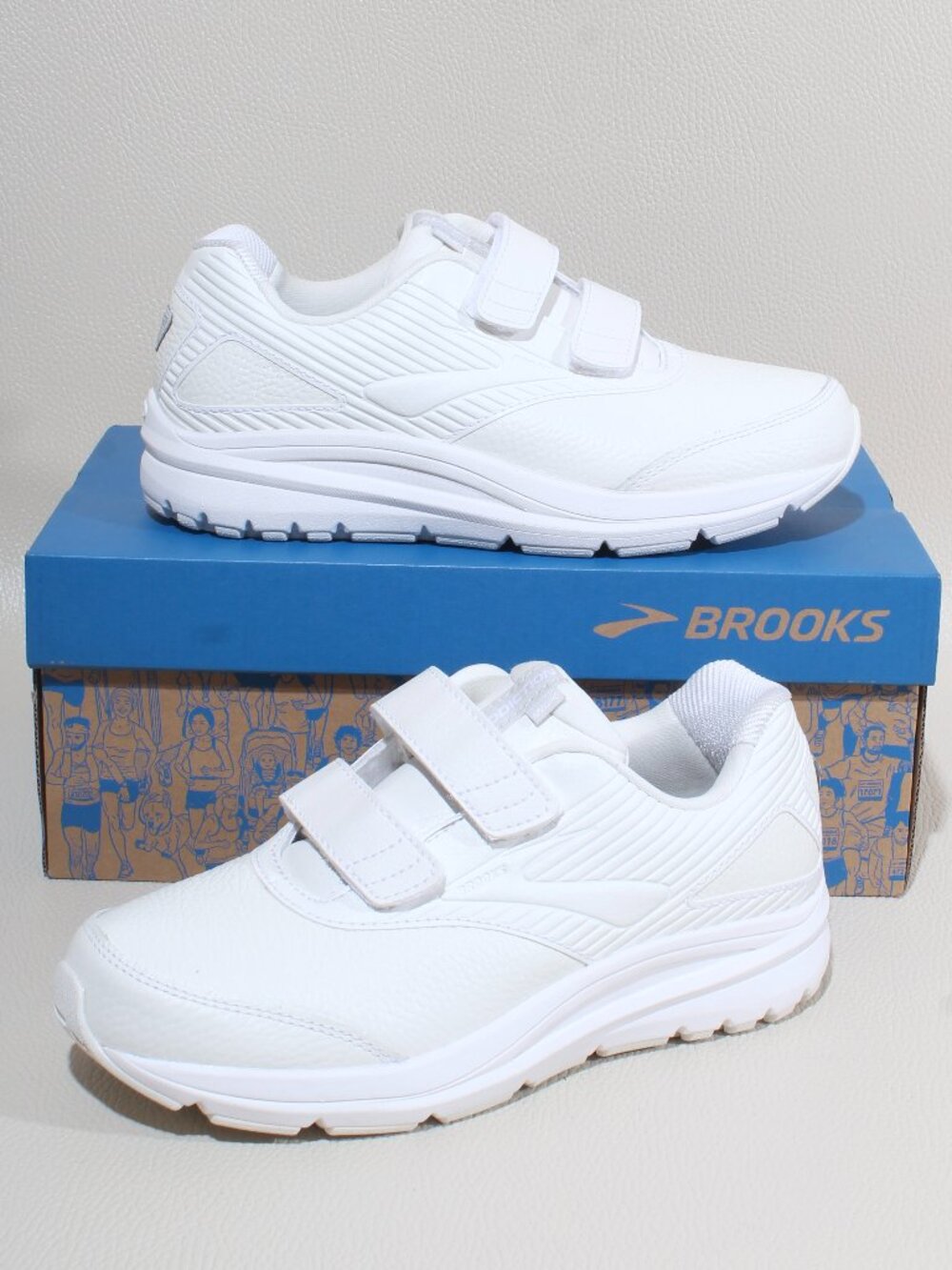 Brooks Running Womens Addiction Walker V-Strap 2 Walking Shoes White Size 6.5